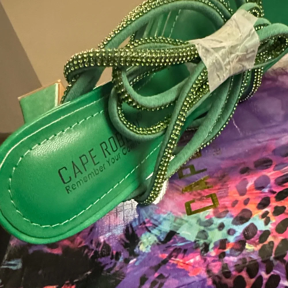 Cape Robbin 🔥Elegant Green Strappy Platform Heels SIZE 7 ✅ BRAND NEW IN BOX